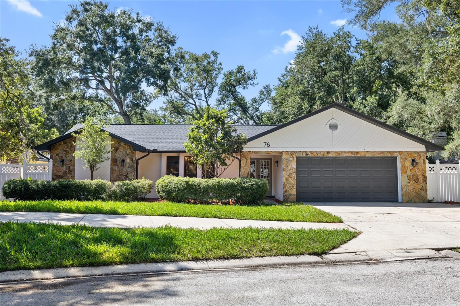 76 BAY WOODS DR